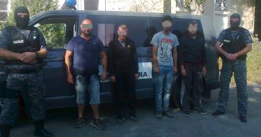 12 migranți prinși în timp ce treceau granița ilegal - 4