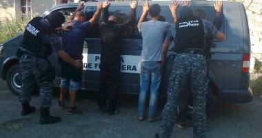 12 migranți prinși în timp ce treceau granița ilegal - 6