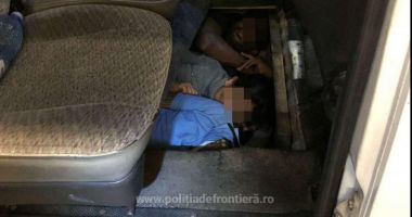 Stire din Eveniment : Migranți din Sri Lanka, ascunși în podeaua unui microbuz pentru a ieși din România