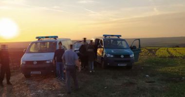 „Captură” la graniță: grup de 20 de irakieni, găsit ascuns în pădure!