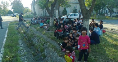FOTO. Doi turci și un irakian, anchetați pentru călăuzirea a aproape 130 de emigranți - 2