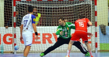 Stire din Sport : Mihai Popescu, parade de senzație în fața suedezilor