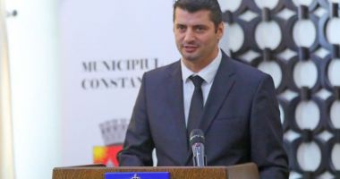 Stire din Eveniment : Tentativă de omor asupra consilierului Mihai Ochiuleț ? Iată ce s-a întâmplat cu mașina lui!