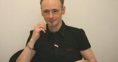 Stire din Monden : Mihai Albu: "Nu mai e cazul de o relație intimă, nu știu, mi-ar plăcea!"