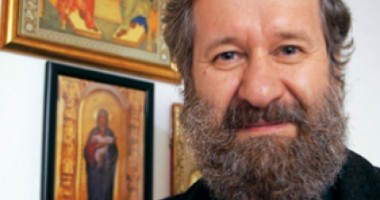 Stire din Monden : Nelu Curcă din "La bloc" s-a călugărit: "M-am întors la Dumnezeu dintr-un păcat foarte greu"