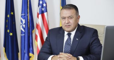 Stire din Cultură-Educație : Mihai Daraban, prelegere în Aula Magna a Universității "Andrei Șaguna"