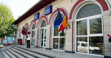 Stire din Politică-Administrație : Cine trage cu dinții de Primăria Mihail Kogălniceanu