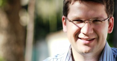 Stire din Politică-Administrație : "Noul an școlar trebuia să coincidă cu demisia lui Victor Ponta"