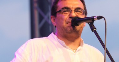 Stire din Cultură-Educație : Mihai Mărgineanu susține campania caritabilă "Music for Autism"
