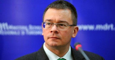 Stire din Politică-Administrație : "În această lună lansăm manifestul polului de centru-dreapta"