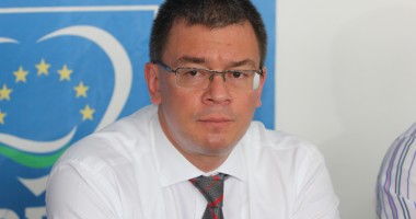 Stire din Politică-Administrație : Ungureanu felicită PSD pentru că nu consideră suspendarea președintelui o prioritate