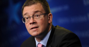Stire din Politică-Administrație : "Cred cǎ ar trebui sǎ facem o carte neagrǎ a opoziției"