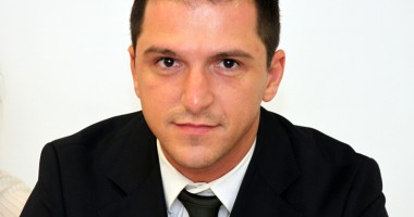 Stire din Politică-Administrație : Deputatul Mihai Tararache ar putea plăti două milioane de euro  dacă părăsește PP-DD