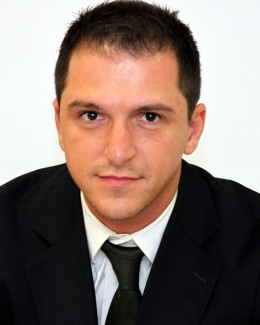 Stire din Politică-Administrație : Deputatul Mihai Tararache vrea câte un psiholog în fiecare școală