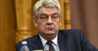 Stire din Eveniment : Premierul, vizită fulger la MApN