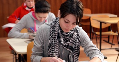 Stire din Cultură-Educație : Mii de elevi constănțeni participă la cinci olimpiade școlare