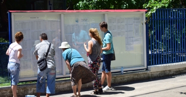 Mii de euro pentru a-i convinge pe tineri să continue liceul și să-și ia bacul.  Ce unități din Constanța vor primi bani