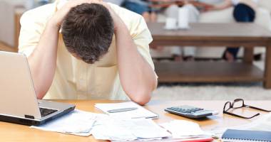 Stire din Economie : Mii de firme ar putea intra în blocaj  la începutul anului.  "Asta înseamnă faliment curat"
