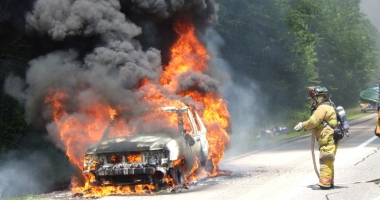 Stire din Actualitate : Suedia, probleme  cu refugiații.  Mii de mașini incendiate