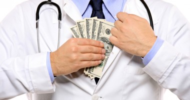 Stire din Sănătate : Mii de pacienți au dat șpagă medicilor