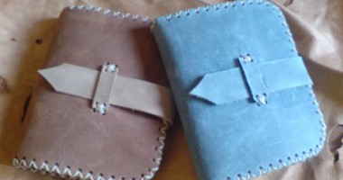 Mii de portofele și accesorii pentru păr, confiscate