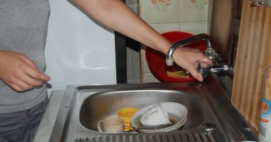 Stire din Social : Firmele datoare la RAJA, avizate pentru debranșare