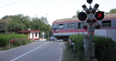Mii de sancțiuni pentru șoferi și pietoni, la trecerea de cale ferată