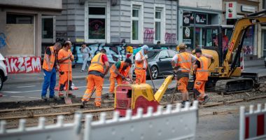 Stire din Economie : Guvernul a aprobat un contingent de 100.000 de lucrători străini pentru anul 2024
