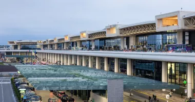 Stire din Actualitate : Haos pe aeroportul din Milano: zeci de pasageri blocați, unii au leșinat din cauza căldurii