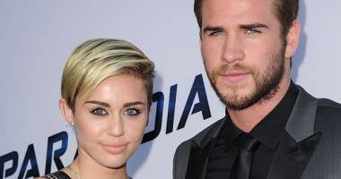 Stire din Actualitate : Miley Cyrus s-a logodit cu actorul australian Liam Hemsworth