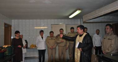 Marinarii militari, alături de vârstnicii din Constanța - 3
