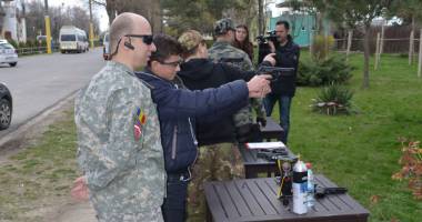 Militarii americani, alături de copiii nimănui - 2