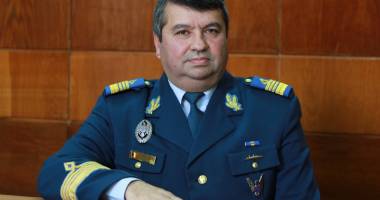 Stire din Eveniment : Militarii constănțeni care au salvat echipajul unei nave, decorați de președinte
