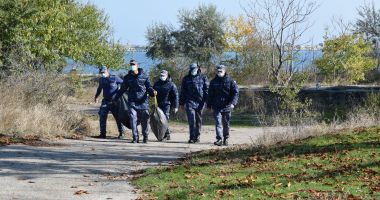 Militarii Forţelor Navale, în „misiune” pe plaja din Mangalia - 2