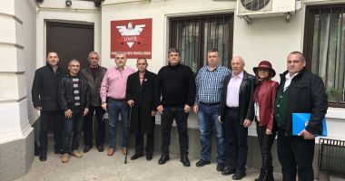 Stire din Politică-Administrație : Militarii veterani, la discuții cu Gabriel Oprea. "Veteranii merită tot respectul acestui popor"