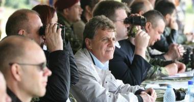 Stire din Eveniment : Militarii români și americani  se antrenează: trageri  cu muniție reală și parașutări