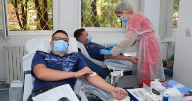 Militarii salvează vieți prin donarea de sânge - 2
