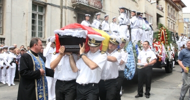 Tragedia aviatică de la Tuzla. 7 ani, 12 morți și nici un vinovat. "La fiecare zgomot de avion ardea carnea pe mine" - 24