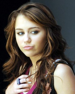 Stire din Monden : Miley Cyrus: "Aș face sex în continuu"
