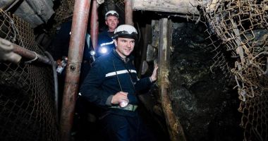 Stire din Economie : Sebastian Burduja, ministrul Energiei a participat la extracţia a 5 tone de cărbune, în Mina Livezeni