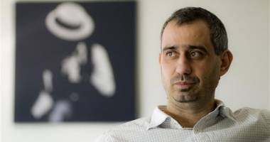 Stire din Cultură-Educație : "Mincinosul",  în variantă aromână,  la Teatrul Elpis