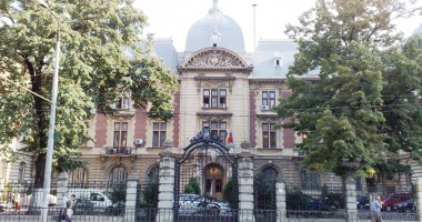 Stire din Politică-Administrație : ANSVSA trece de la premier la ministrul Agriculturii. Agenția de Pescuit va fi controlată de Mediu