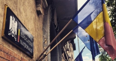 Stire din Cultură-Educație : Se închid… urnele pentru candidatura la directorat