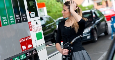 Stire din Economie : Ministerul Finanțelor propune scumpirea carbuanților  și vieții de zi cu zi