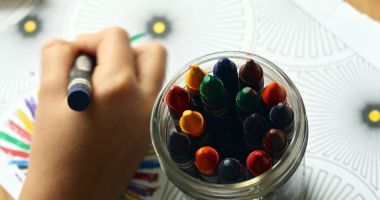 Stire din Economie : Ministerul Investițiilor și Proiectelor Europene îi bagă în ceață pe părinții elevilor