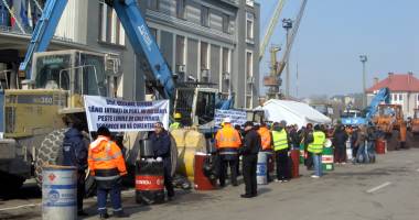 Stire din Economie : Ministerul Transporturilor nu are motive să demită conducerea CNAPMC