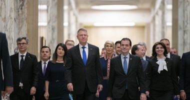 Stire din Politică-Administrație : Guvernul Orban a depus jurământul, la Palatul Cotroceni / Iohannis: "Vă spun sincer, mă tem de ce vor găsi noii miniștri în ministere"