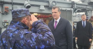 Stire din Eveniment : Ministrul Apărării prezent la Constanța. Vânătorul de mine M 271 s-a întors din misiune