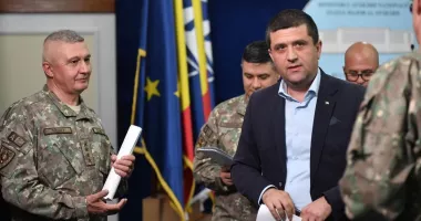 Ministrul Apărării Naţionale şi şeful Statului Major al Apărării participă la Summitul NATO de la Ankara