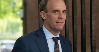 Stire din Actualitate : Un nou ministru din Marea Britanie, acuzat de hărţuire. Premierul, invitat să dea explicaţii